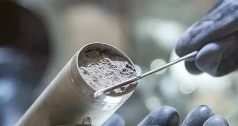 ناسا بعد از ۵۰ سال، پلمپ نمونه خاک آورده شده از کره ماه را باز کرد